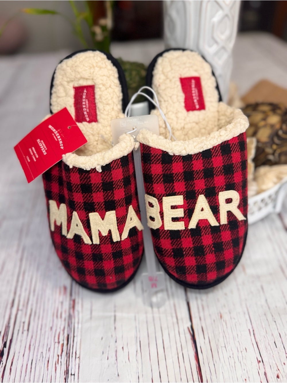 Wondershop Target Mama Bear Buffalo Plaid Slippers L 9/10 Sherpa NWT Christmas